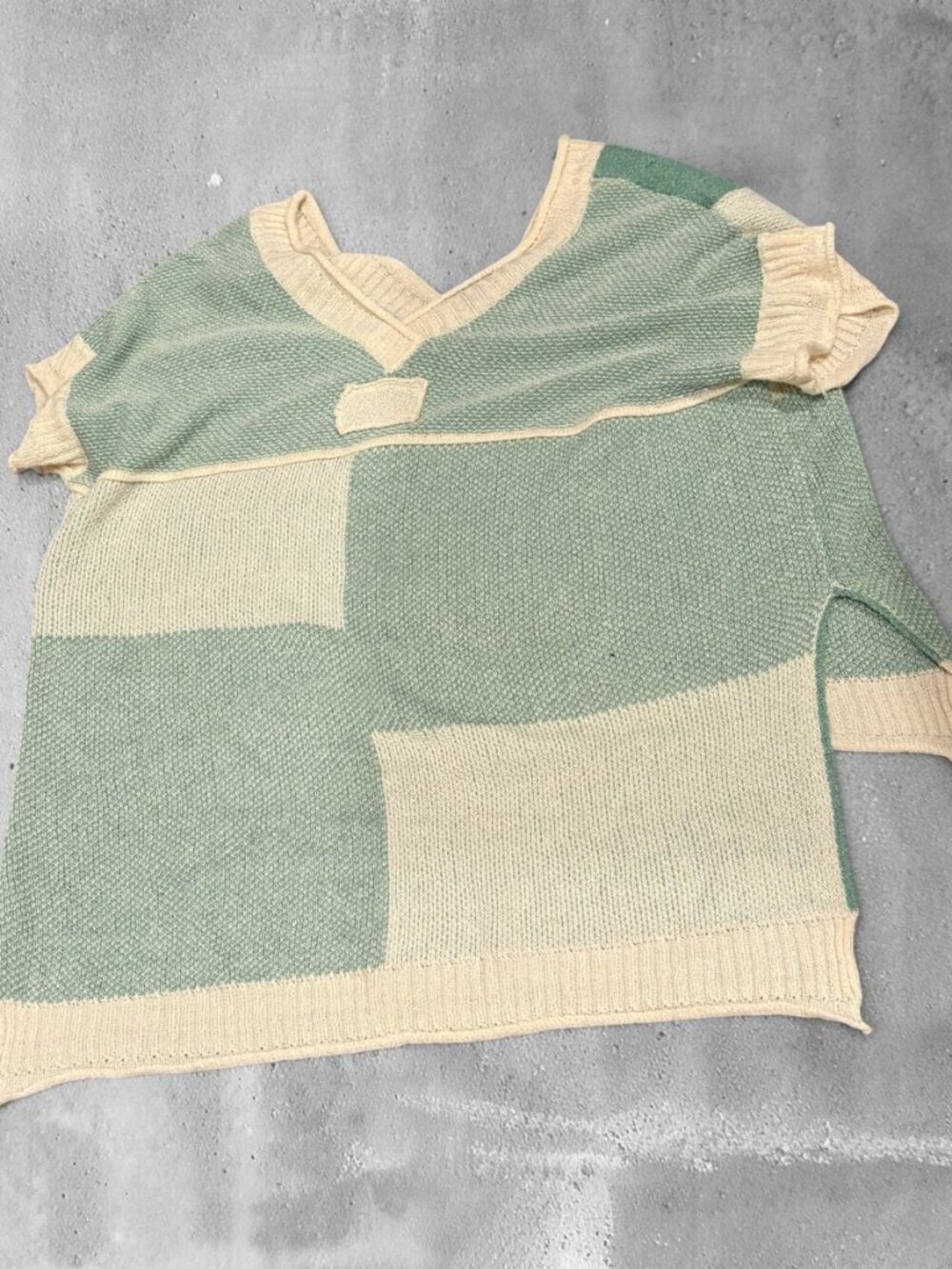 POL Oversized Medium Green and Cream colored short sleeve sweater - Picture 3 of 4